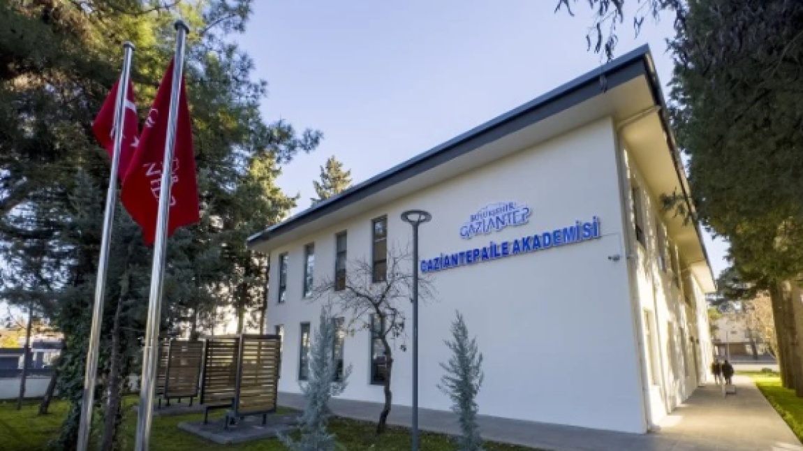 GAZİANTEP VALİLİĞİ AİLE VE SOSYAL HİZMETLER İL MÜDÜRLÜĞÜ AİLE AKADEMİSİNDEN OKULUMUZA ZİYARET